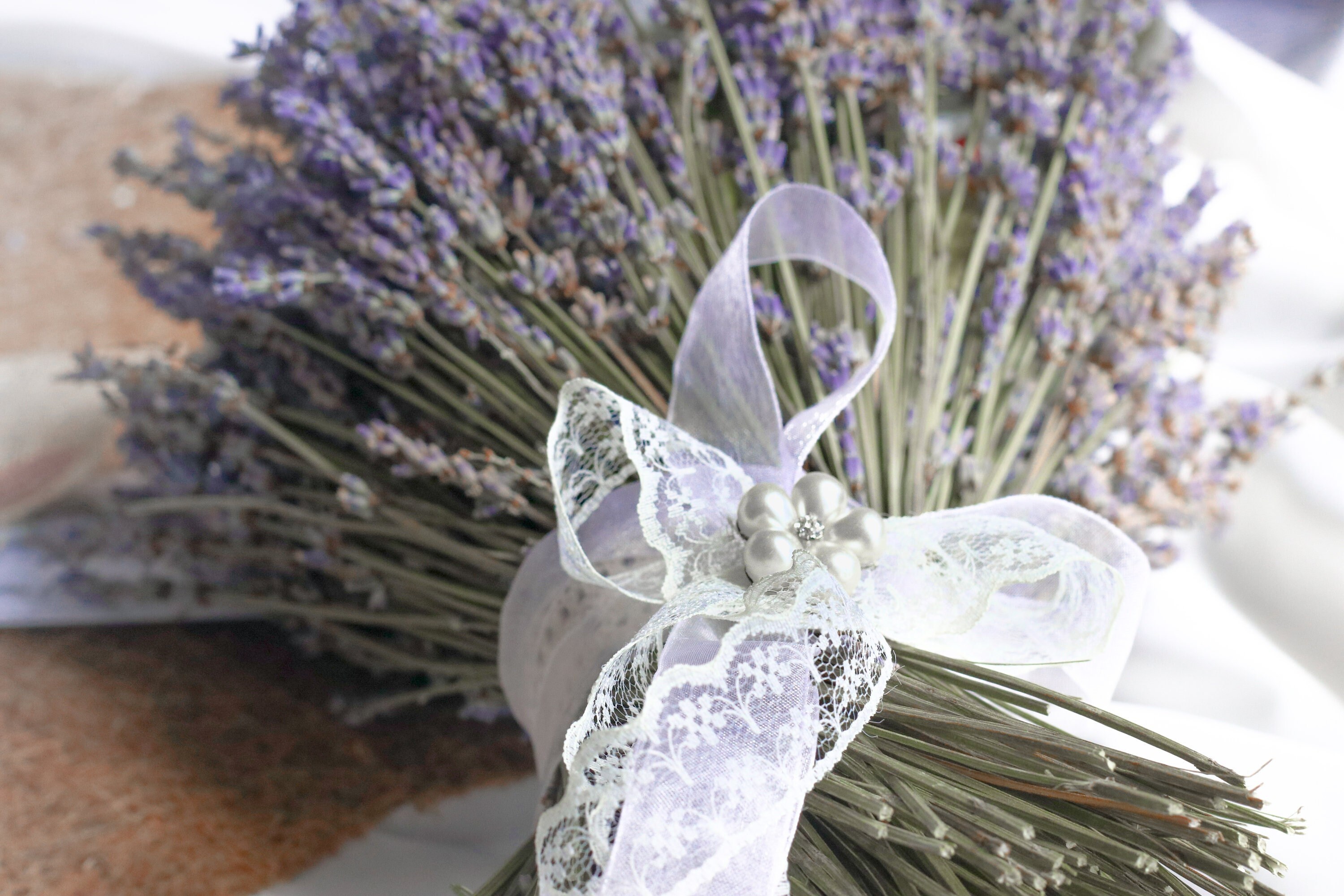 Getrockneter & künstlicher Blumen Brautstrauß Lavendel lila weiß