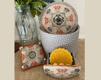 Mani di Donna - Elegant Flowers Sewing Box & Optional Waxer - Design by Simona Bussiglieri