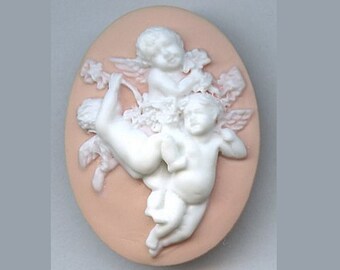 Kelmscott Designs 1" x 1.5" Cherubs On Peach Needle Minder