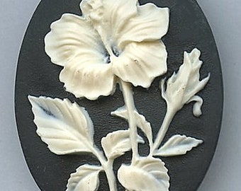 Kelmscott Designs 1" x 1.5" Hibiscus Needle Minder