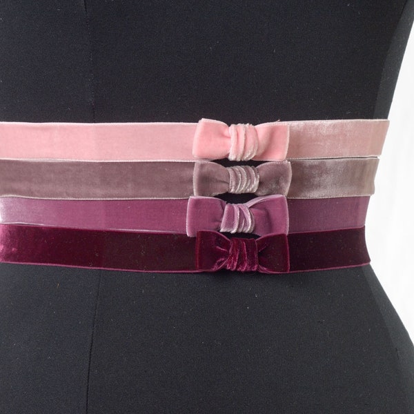 Ceinture extensible avec nœud en velours rose, vieux rose, lilas ou bordeaux avec crochets et œillets