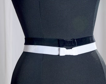 Stretch belt with bow in white or black velvet with hooks and eyelet