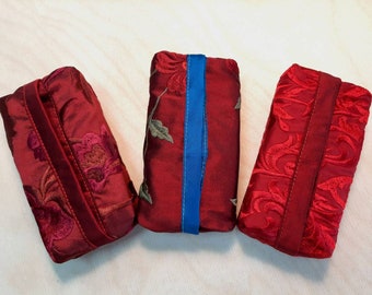 Red set of 3 handkerchief bags tatütata made of embroidered doupion silk