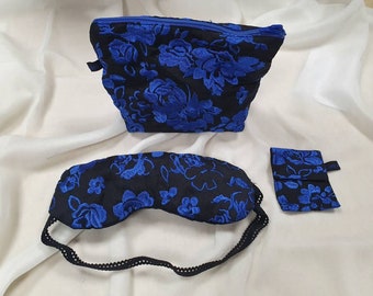 Kosmetiktasche "Samt & Seide" schwarz-blaumit Schlafbrille und Miss Mini Blumen Ranken Muster