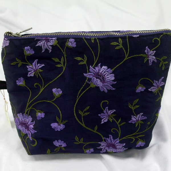 Kosmetiktasche "Samt & Seide" lila mit Blumen Muster