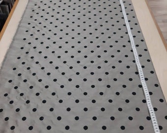 Grau bestickte Doupionseide - mit schwarzen Pünktchen Muster - Meterware - 135 cm Breite
