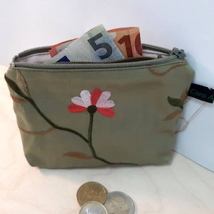 Portemonnaie aus sandfarben bestickter Seide für Münzen, Scheine und Ausweise und Innenfach - Geldbörse Geldbeutel Geldtasche Brieftasche