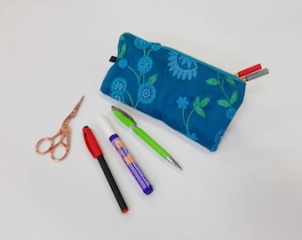 Stiftemäppchen, Federmäppchen, Federtasche, Etui, Schlumpermäppchen mit Reißverschluss in türkis blau mit Blumen Muster