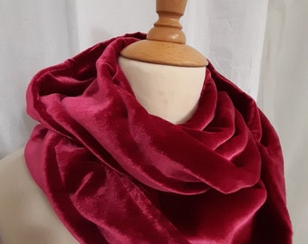 Silk velvet loop scarf raspberry red, color no. 10