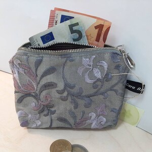 Cartera de seda bordada gris para monedas, billetes y documentos de identidad con compartimento interior - cartera, cartera, cartera