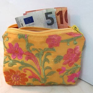 Portemonnaie aus gelber, bestickter Seide für Münzen, Scheine und Ausweise mit Innenfach - Geldbörse Geldbeutel Geldtasche Brieftasche