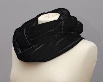 Silk velvet loop scarf black size M, color no. 39
