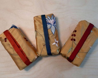 Set of 3 yellow handkerchief pockets tatütata made of embroidered doupion silk
