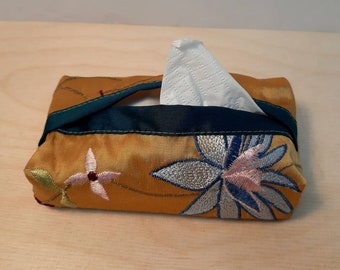Handkerchief bag Tatütata made of embroidered Doupion silk