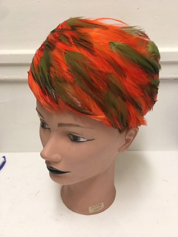 Vintage 1950s Saks Fifth Avenue Dyed Feather Round Hat  display picture 1
