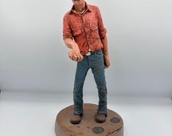 Vintage 1977 Lee Garman Signed Newsman Figurine Folk Art