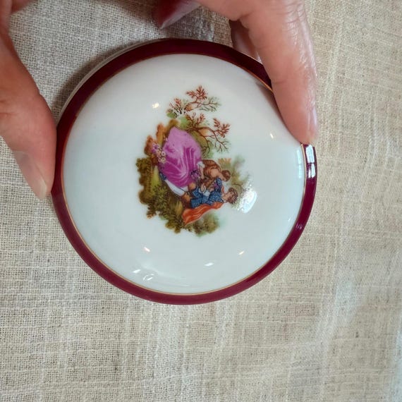 Giraud Limoges France Fragonard Courting Couple Trinket Box Burgundy Gold 3in