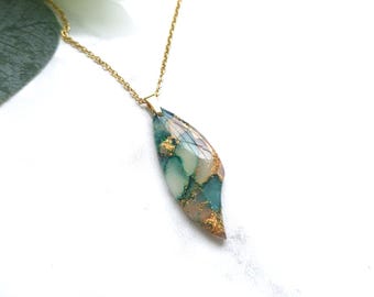 Collar con colgante de mármol verde, cobre y dorado / Collar con colgante de arcilla polimérica hecho a mano / Colgante de arcilla único