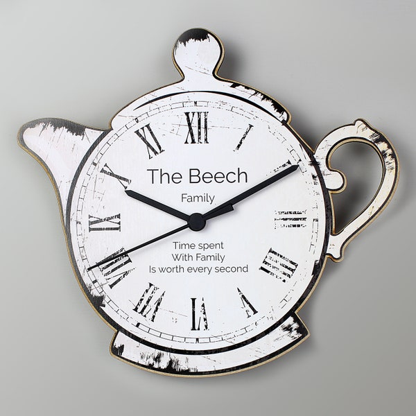 Horloge personnalisée de mur en bois - horloge de forme de théière - horloge de cuisine - nouveau cadeau à la maison - cadeau d’anniversaire de mariage - cadeau de famille