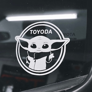 Autocollant Toyoda Baby Yoda, Tacoma, 4Runner, FJ, GX, etc.