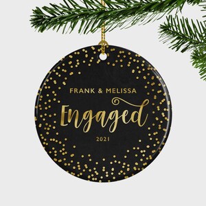 Adorno navideño con anuncio de compromiso, adorno navideño con anuncio, regalo para prometido, primera Navidad comprometida, regalo de compromiso
