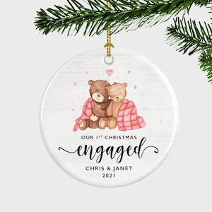 Adorno personalizado para el primer compromiso navideño, regalo de Navidad para el primer compromiso navideño, recuerdo de Navidad para el compromiso, bola navideña para el primer compromiso, prometido