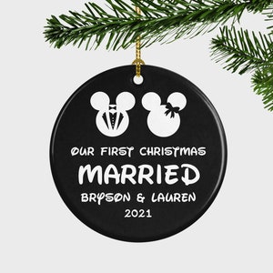 Erstes Weihnachten verheiratet Disney Ornament, verheiratetes Paar Ornament, Disney Geschenk für paar, personalisierte Disney Ornament Geschenk, Disney Ornament