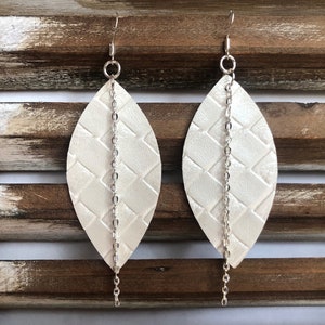 Pearl white textured faux leather earring, silver chain accent.  #1178