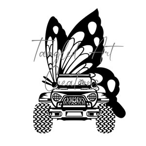 Puede incluir: Silueta en blanco y negro de un jeep con un diseño de mariposa en el capó. La mariposa tiene un patrón de alas detallado y mira hacia adelante. El jeep tiene una parrilla y faros.
