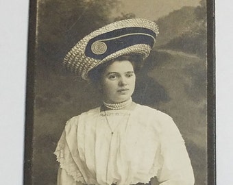 Altes Kabinettfoto Portrait Foto - Oskar Weicht Hamburg - elegante Dame mit Hut