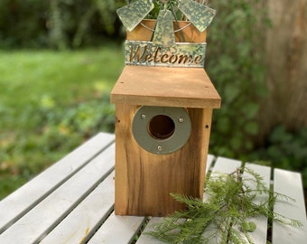 Welcome birdhouse