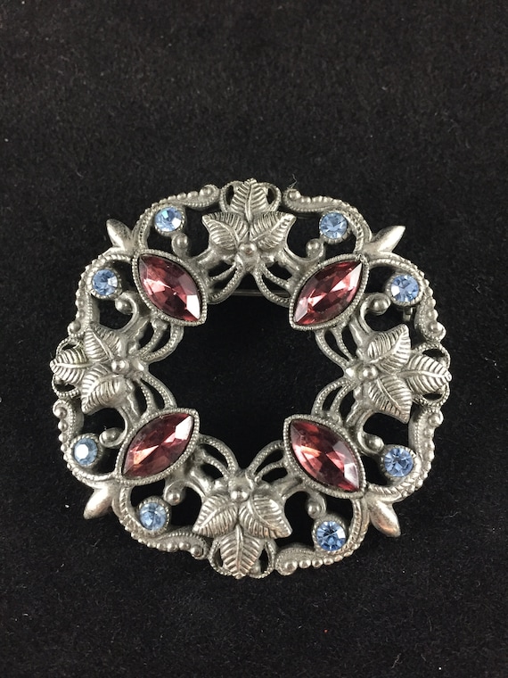 Early Unsigned Beauty Brooch with Marquis Rhinesto