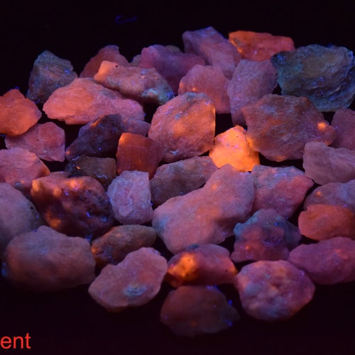 97 Gram Fluorescent Phosphorescent Color Change Hackmanite Rough online Lot #21