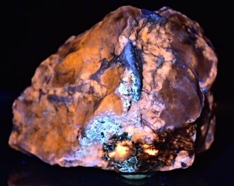 アフガニスタン バダフシャン産 蛍光天然ブルー ハックマナイト