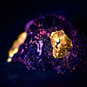 117 Carat Short wave Fluorescent Natural Red Zircon Crystal Specimen