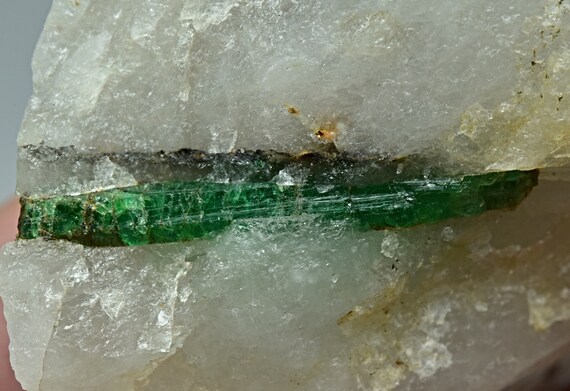 エメラルド・インクルージョン水晶　アフガニスタン産　1071 エメラルド【Emerald】アフガニスタン産 | PEANUTS MINERALS