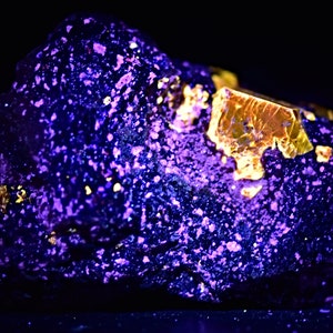 105 Gram Natural Short wave Fluorescent Terminated Red Zircon Crystal Specimen