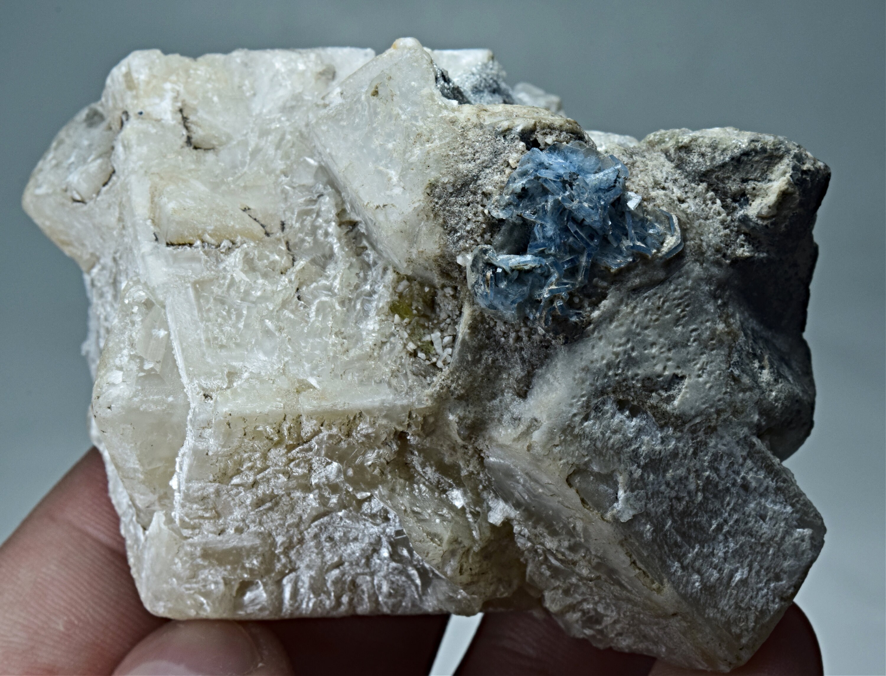 希少なボロビエバイト ベリル ロステライト クリスタル クラスター