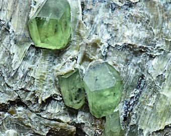 Rare Transparent Full Terminated Demantoid Garnet Crystals On Matrix 77 Gram