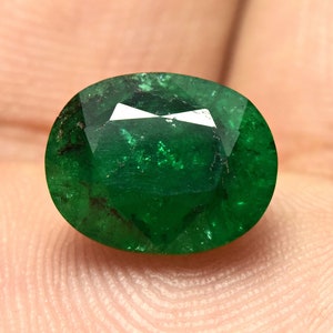 2.90 Carat Exceptional Green Color Oval Faceted Natural Emerald Gemstone