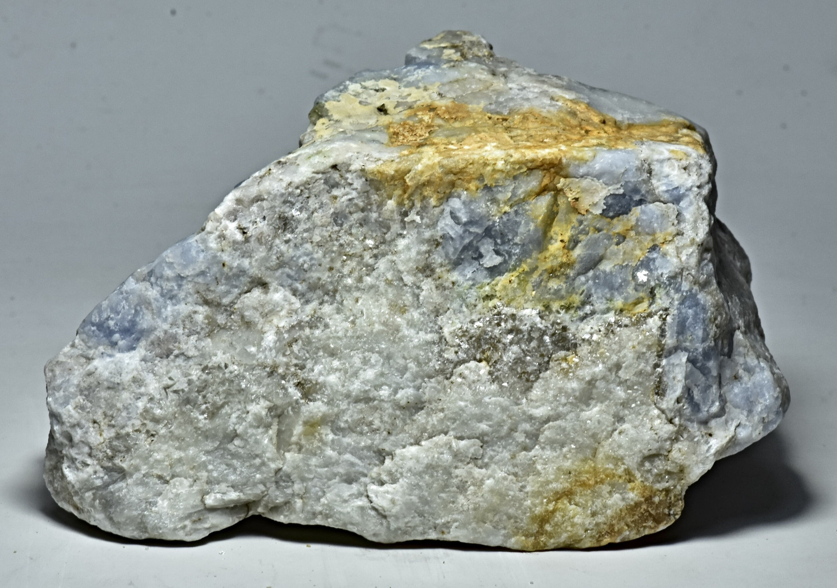 アフガニスタン バダフシャン産 蛍光天然ブルー ハックマナイト原石