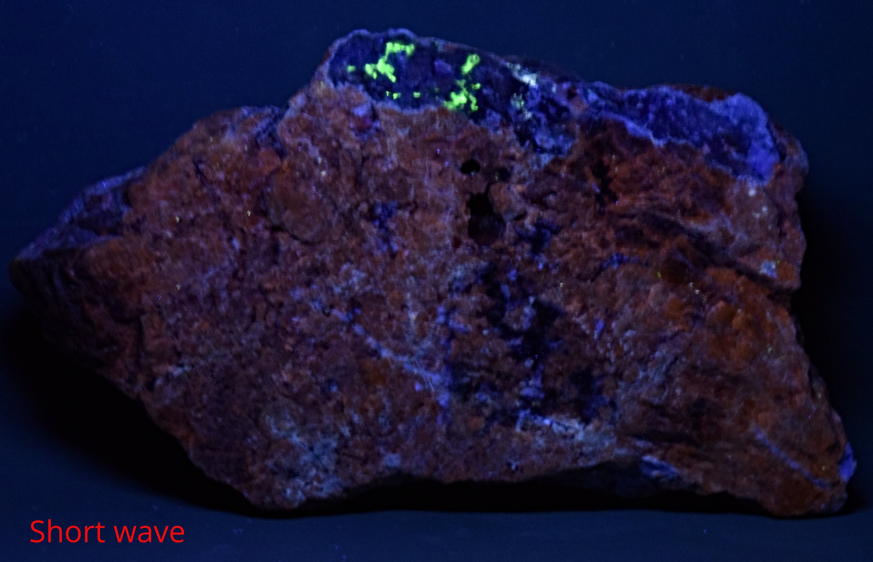 天然蛍光グリーンソーダライトクリスタルクラスター 740 グラム - Etsy