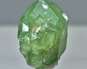 天然の希少な小さなデマントイドガーネット結晶ロット 20 カラット