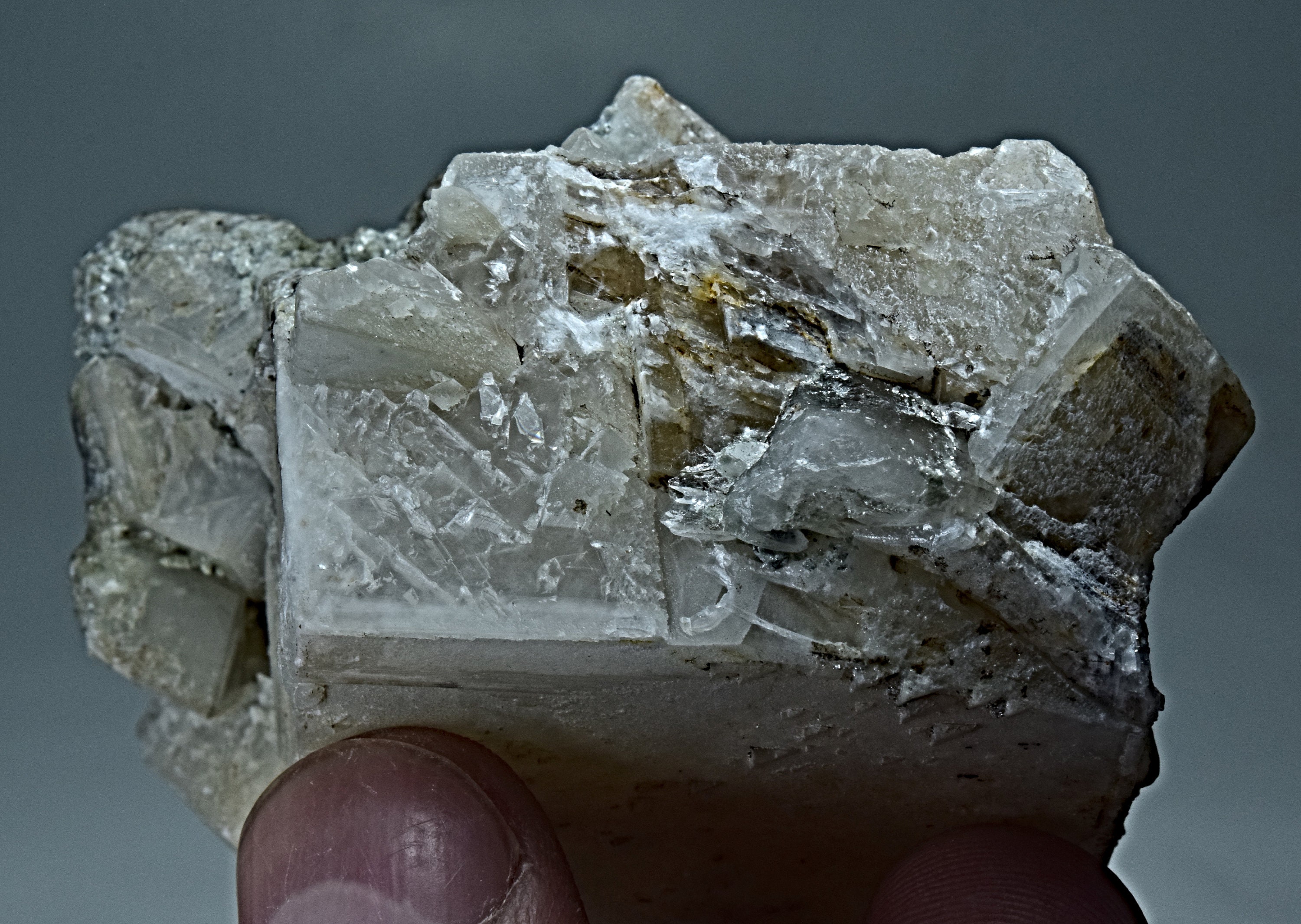 希少なボロビエバイト ベリル ロステライト クリスタル クラスター