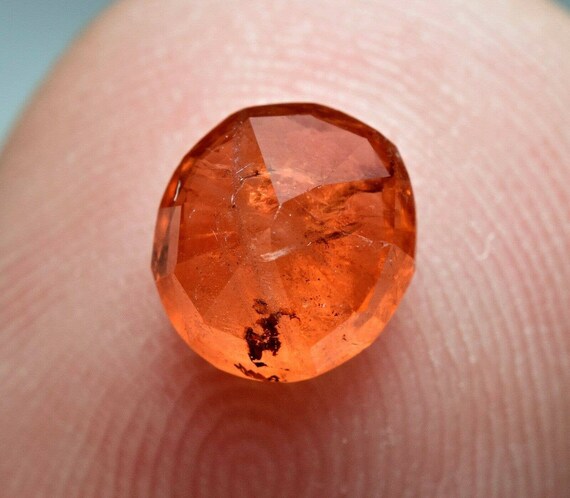 RARE !! GRENAT ROUGE ORANGE D'AFRIQUE : 2,06 CARATS