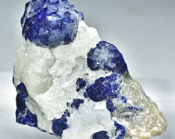 アフガニスタンのバダフシャン産の 7 カラットの美しくユニークな