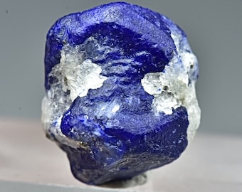 アフガニスタンのバダフシャン産の 7 カラットの美しくユニークな