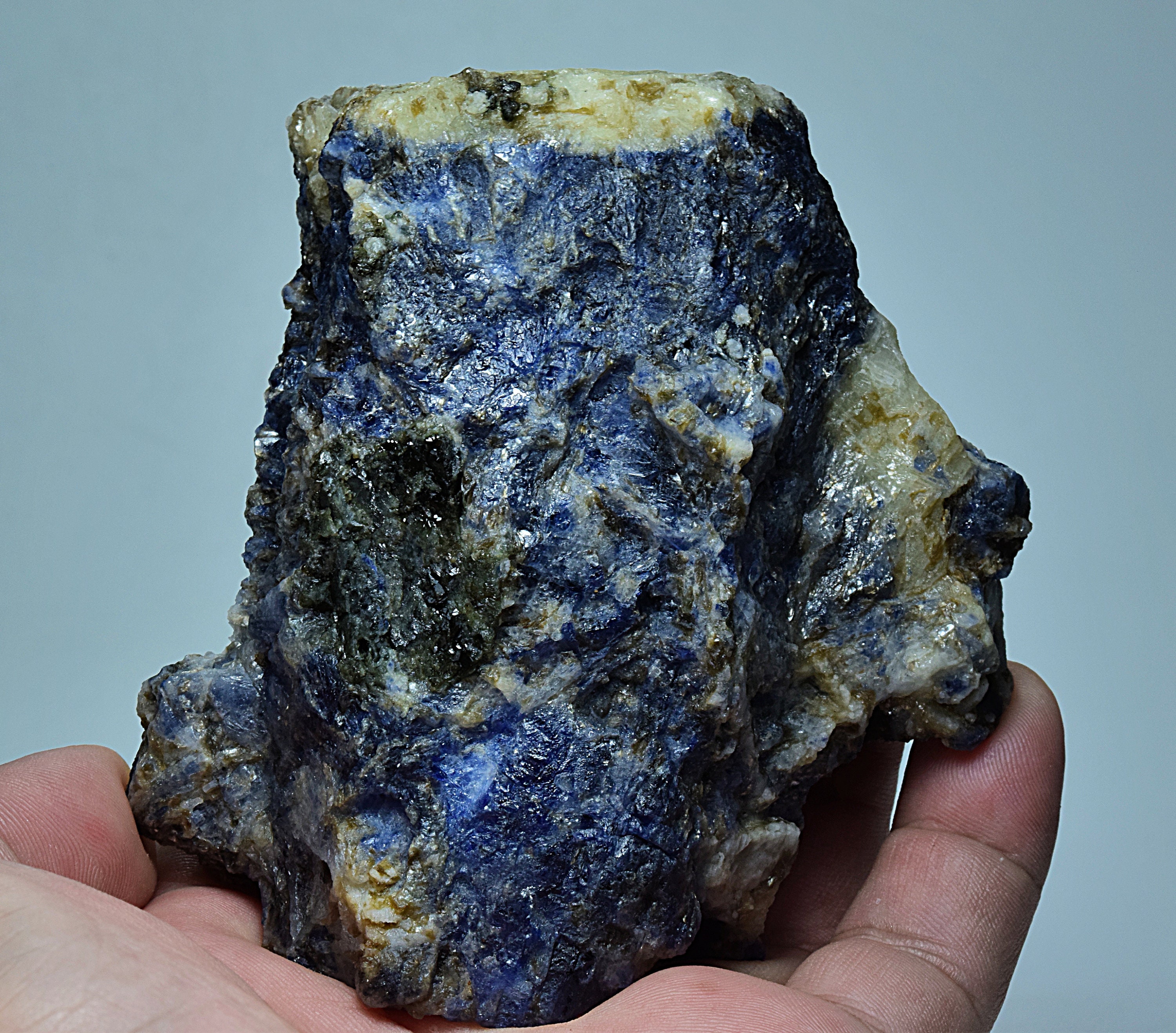 642 Gram Huge Deep Blue Color SAPPHIRE Crystal With Trapiche