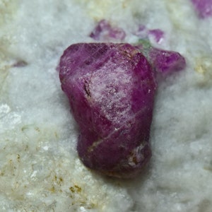 218 Grammes natural terminated ruby crystal on matrix from Jigdalik Afghanistan