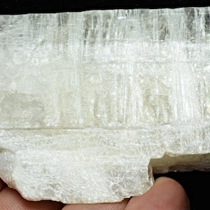 Sällsynt vit tremolitkristall från Kunar Afghanistan 102 gram